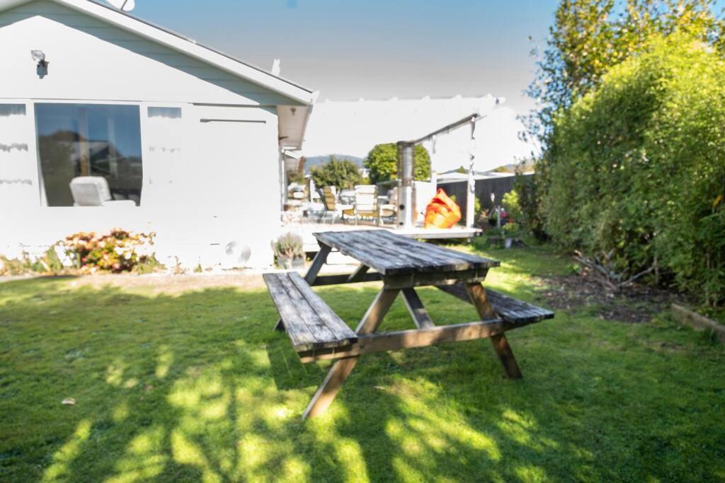 Turangi Home Family Size Tauposjön Exteriör bild